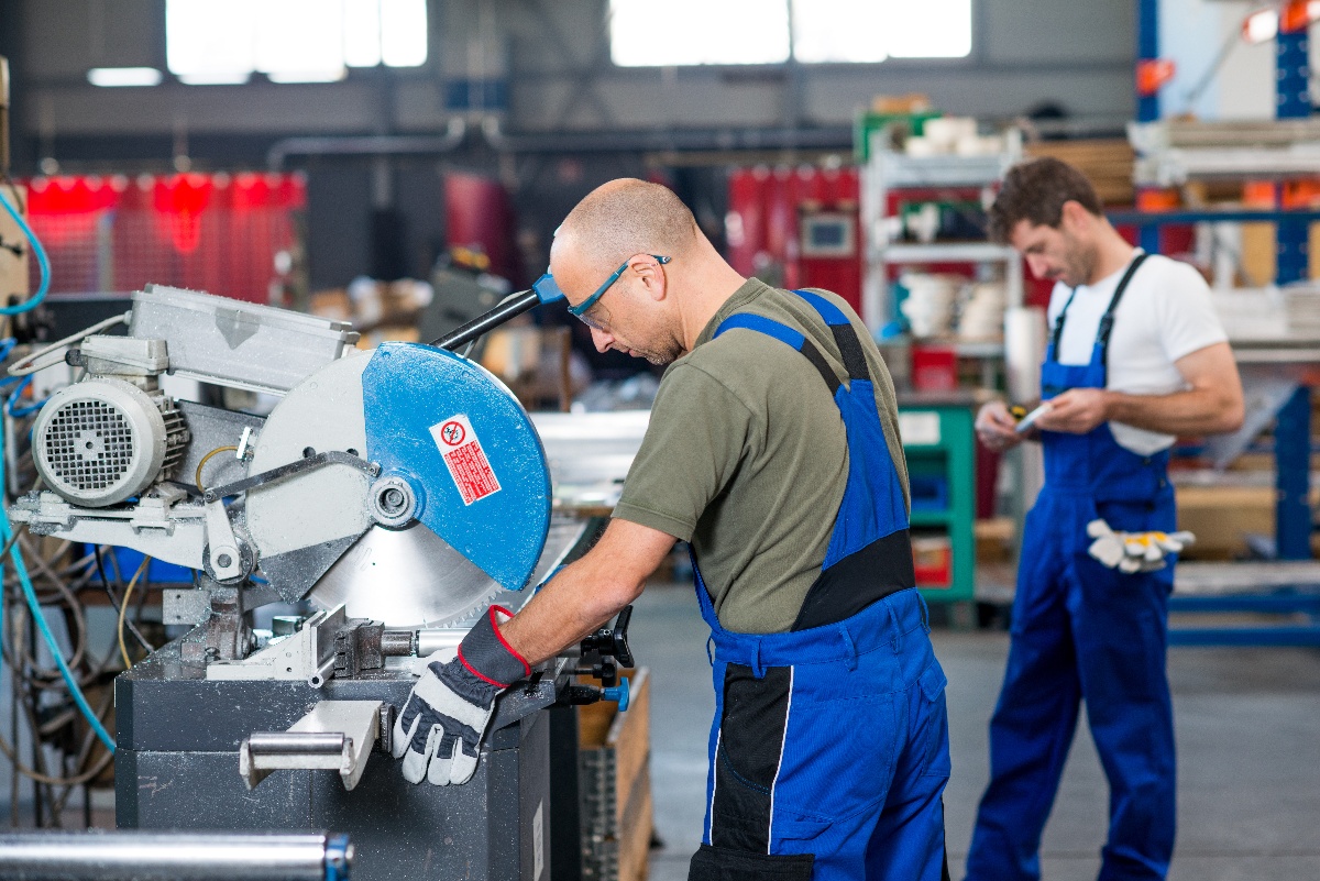 98.6% of American Manufacturers are Small Businesses, Struggling to Hire